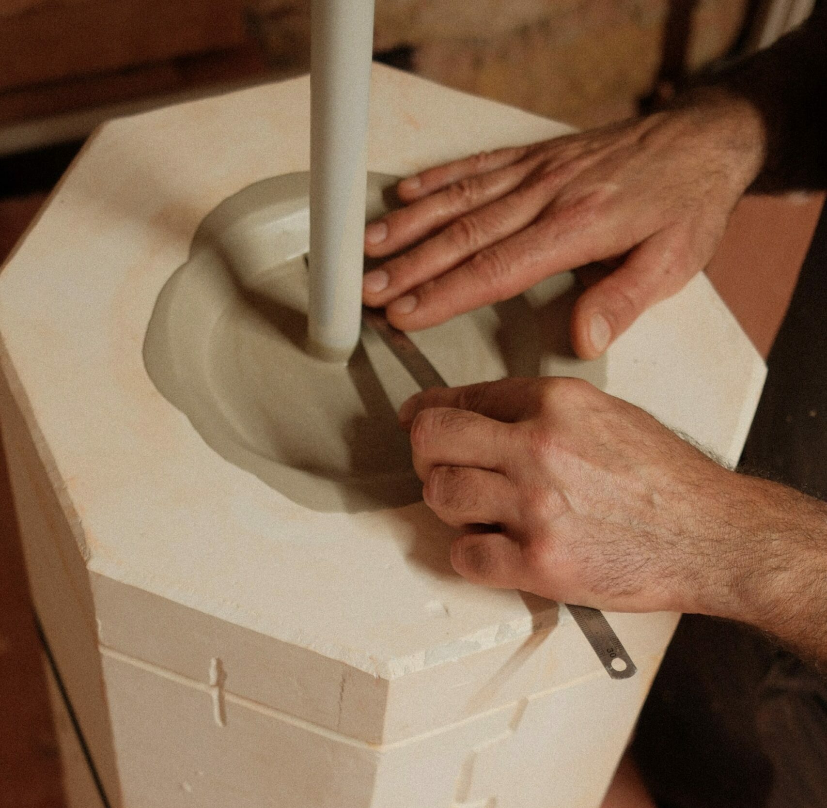 Héritage <img src="https://atelierguiraud.fr/wp-content/uploads/2025/10/AtelierGuiraud_GA_2.svg"> et création<br>depuis 1830