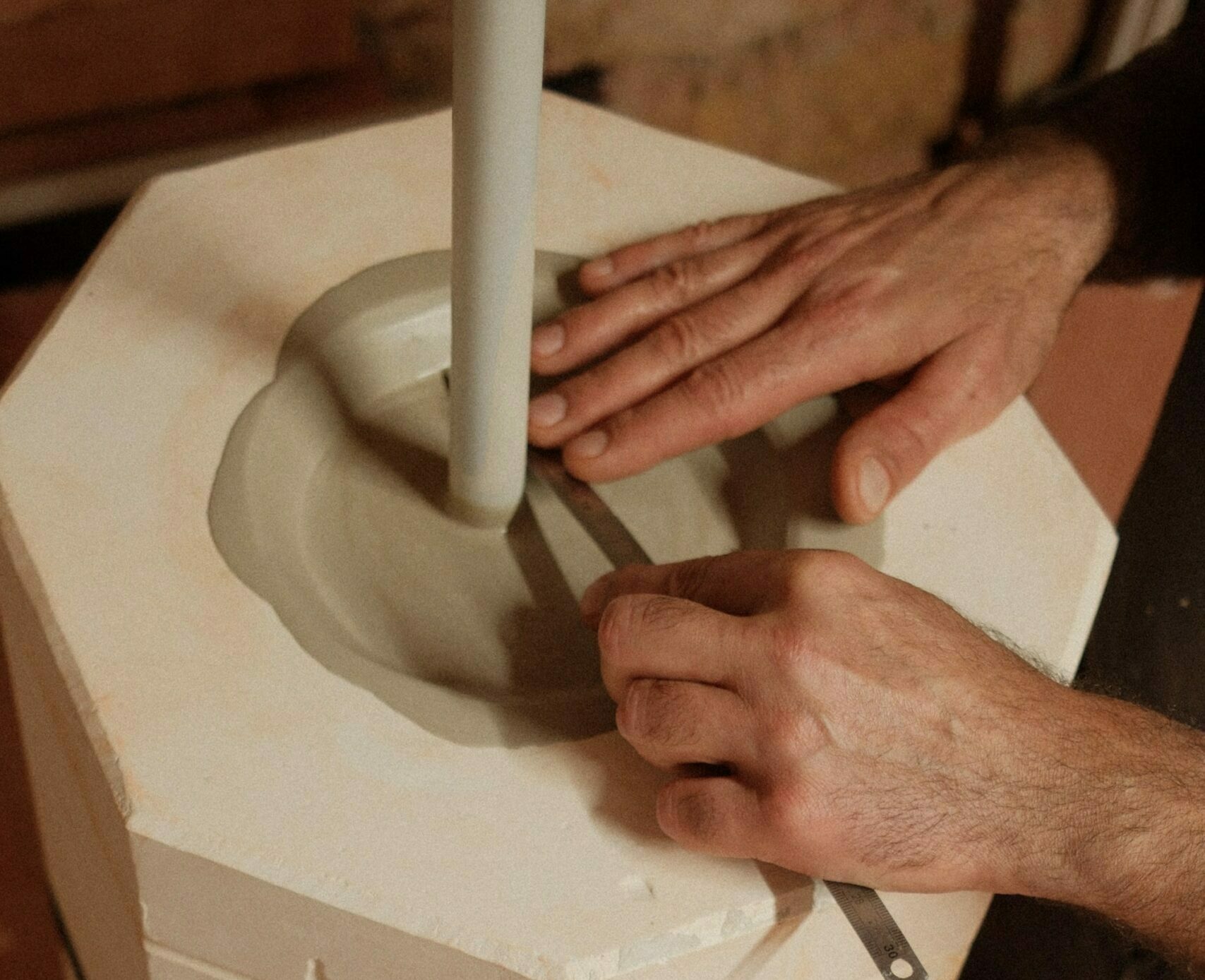 Héritage <img src="https://atelierguiraud.fr/wp-content/uploads/2025/10/AtelierGuiraud_GA_2.svg"> et création<br>depuis 1830